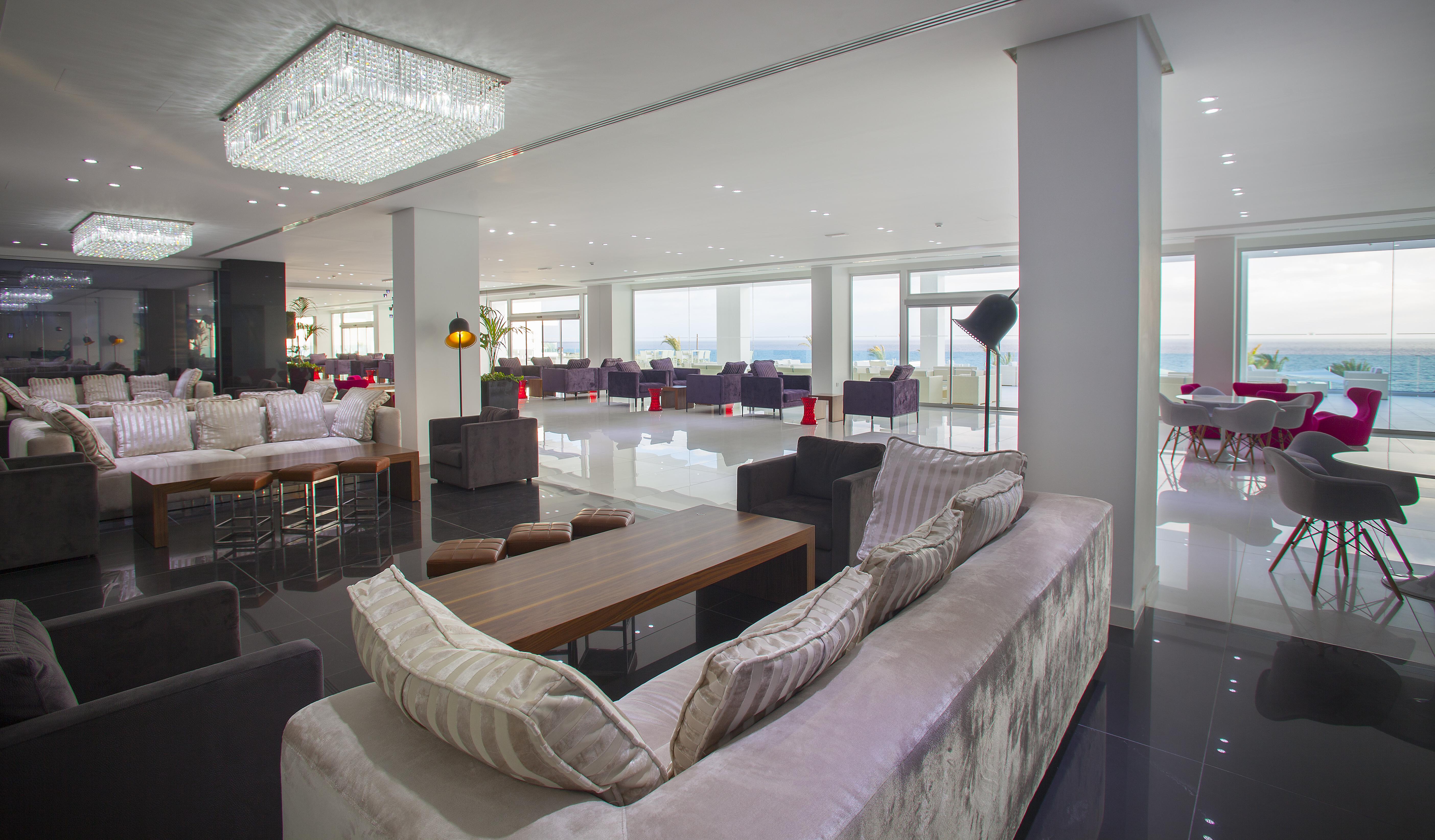 King Evelthon & Resort