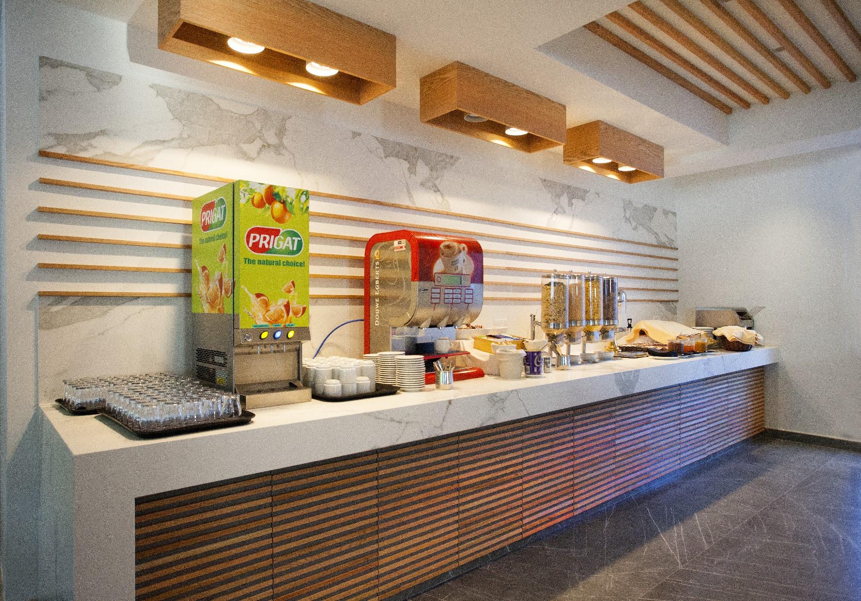 Hotel Pefkos 3*