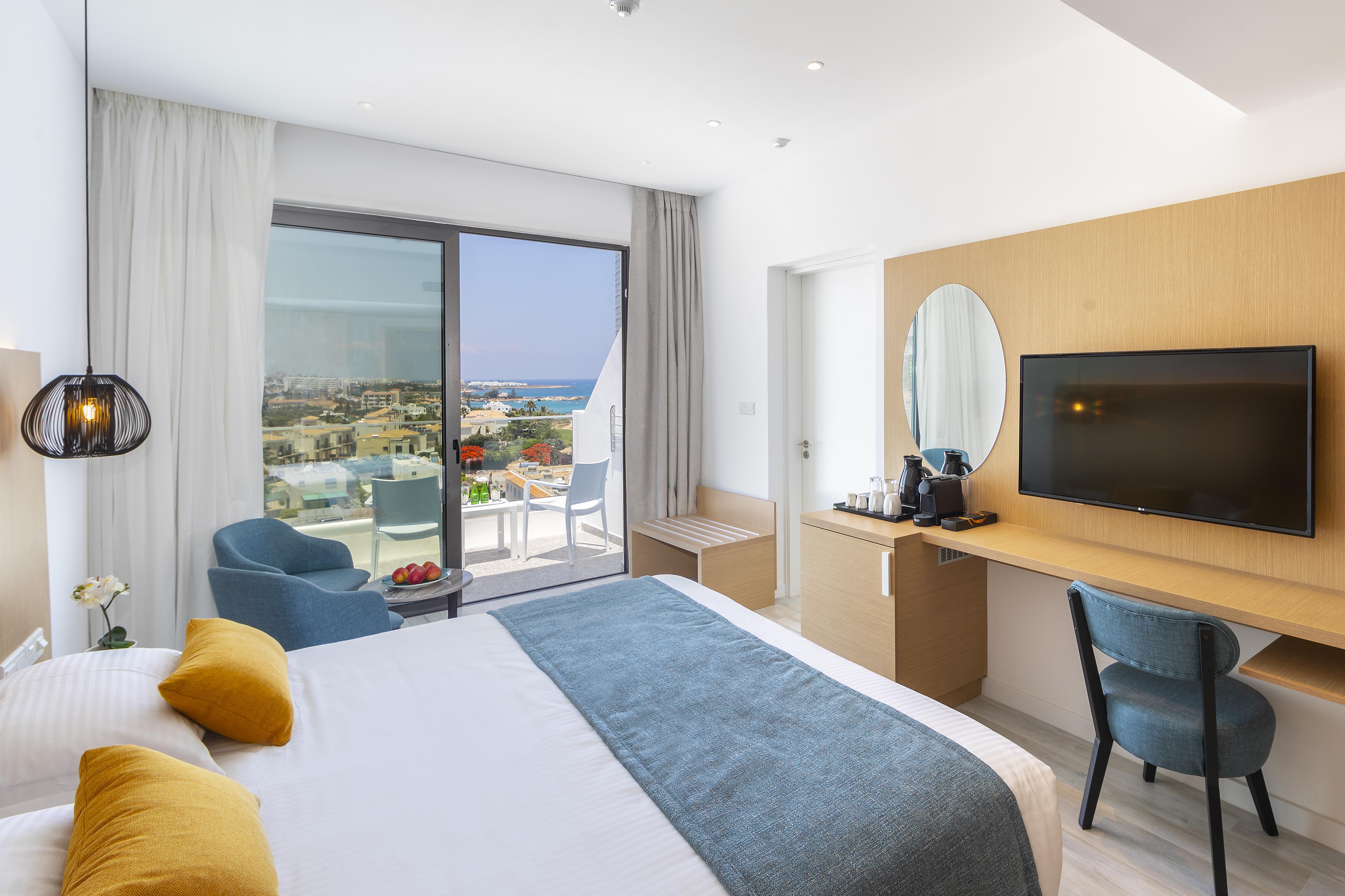 Leonardo Crystal Cove & - Adults Only 4*