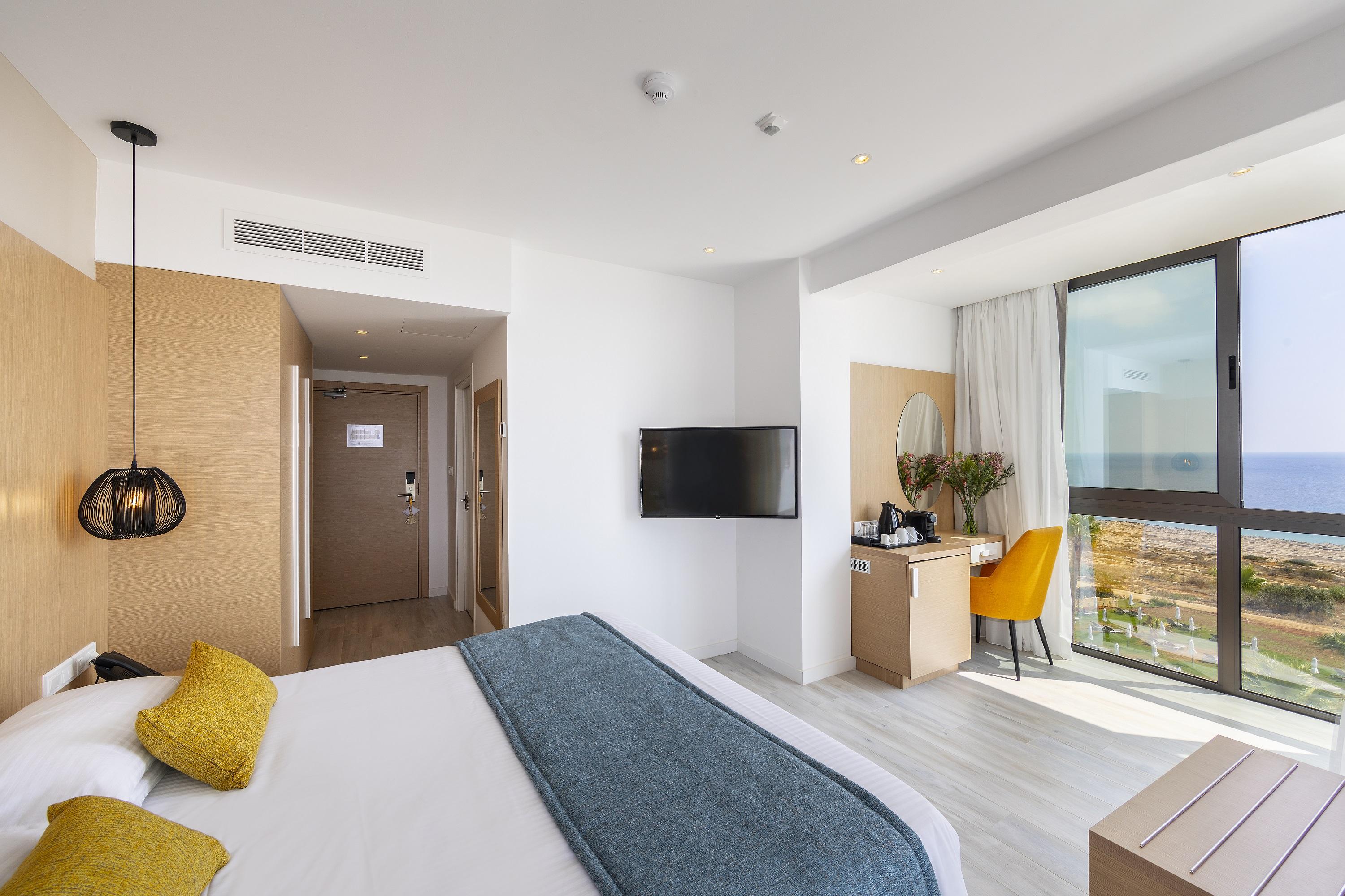 Leonardo Crystal Cove & - Adults Only Hotel 4*