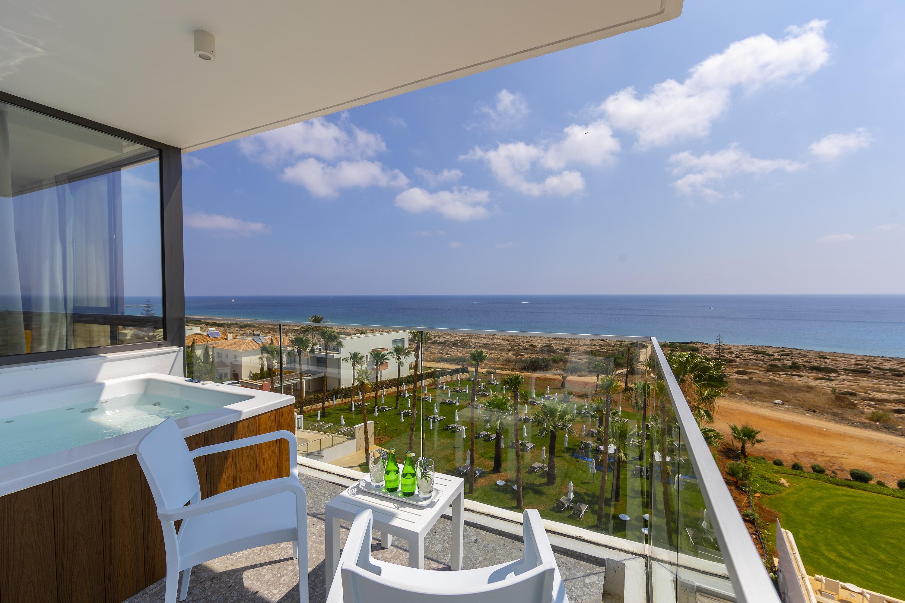 Hotel Leonardo Crystal Cove & - Adults Only