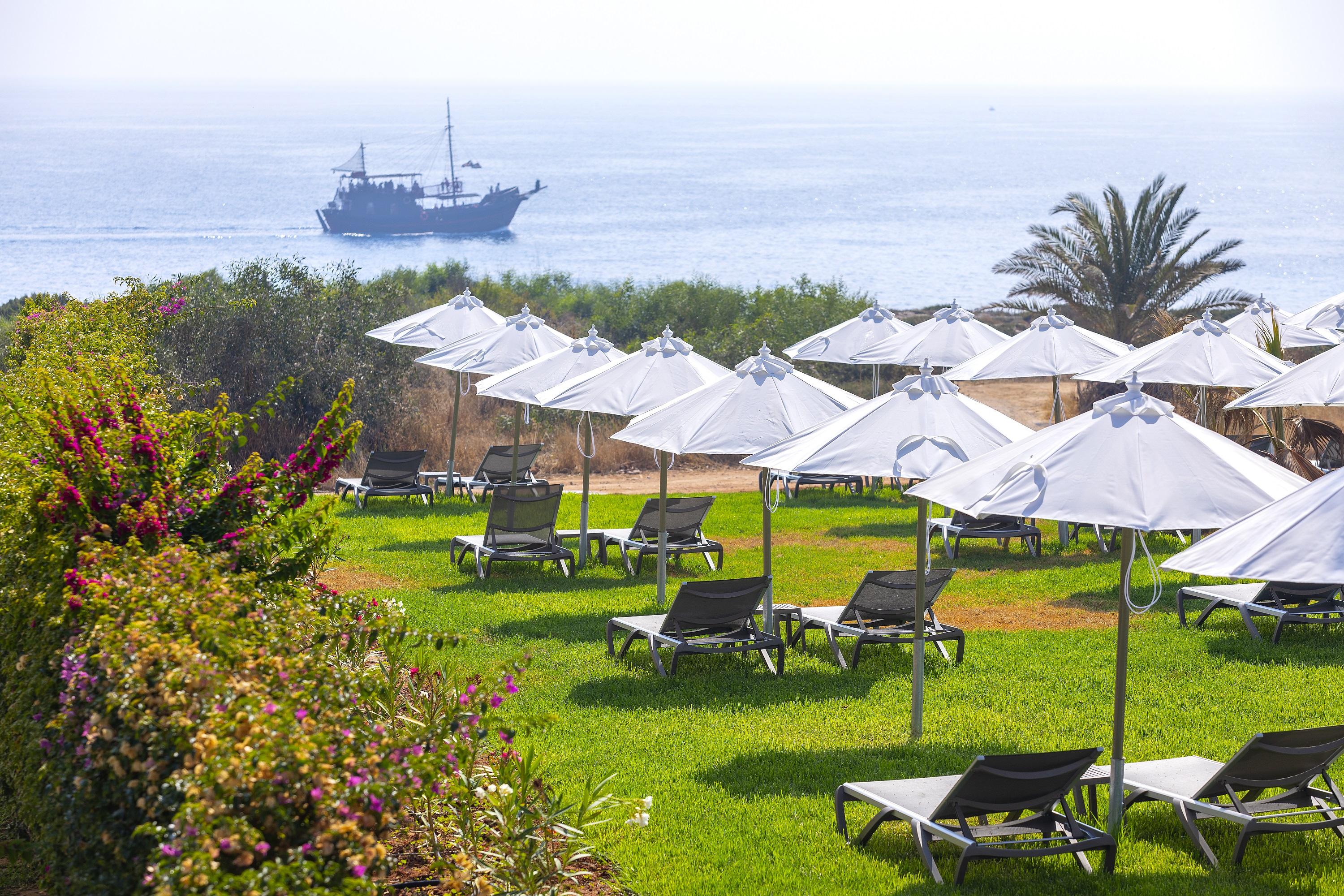 Leonardo Crystal Cove & - Adults Only 4*