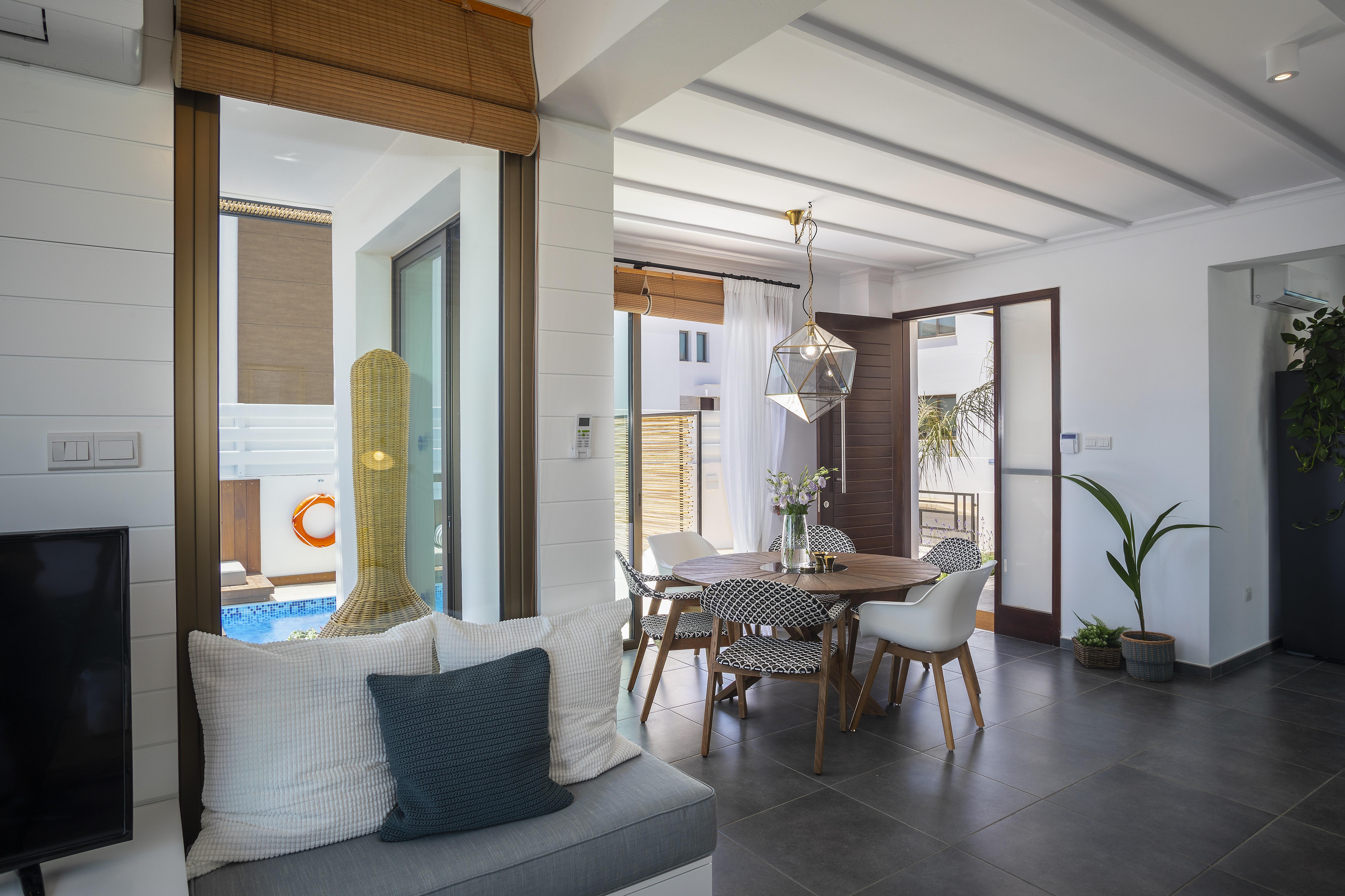 Chris Le Mare Luxury *