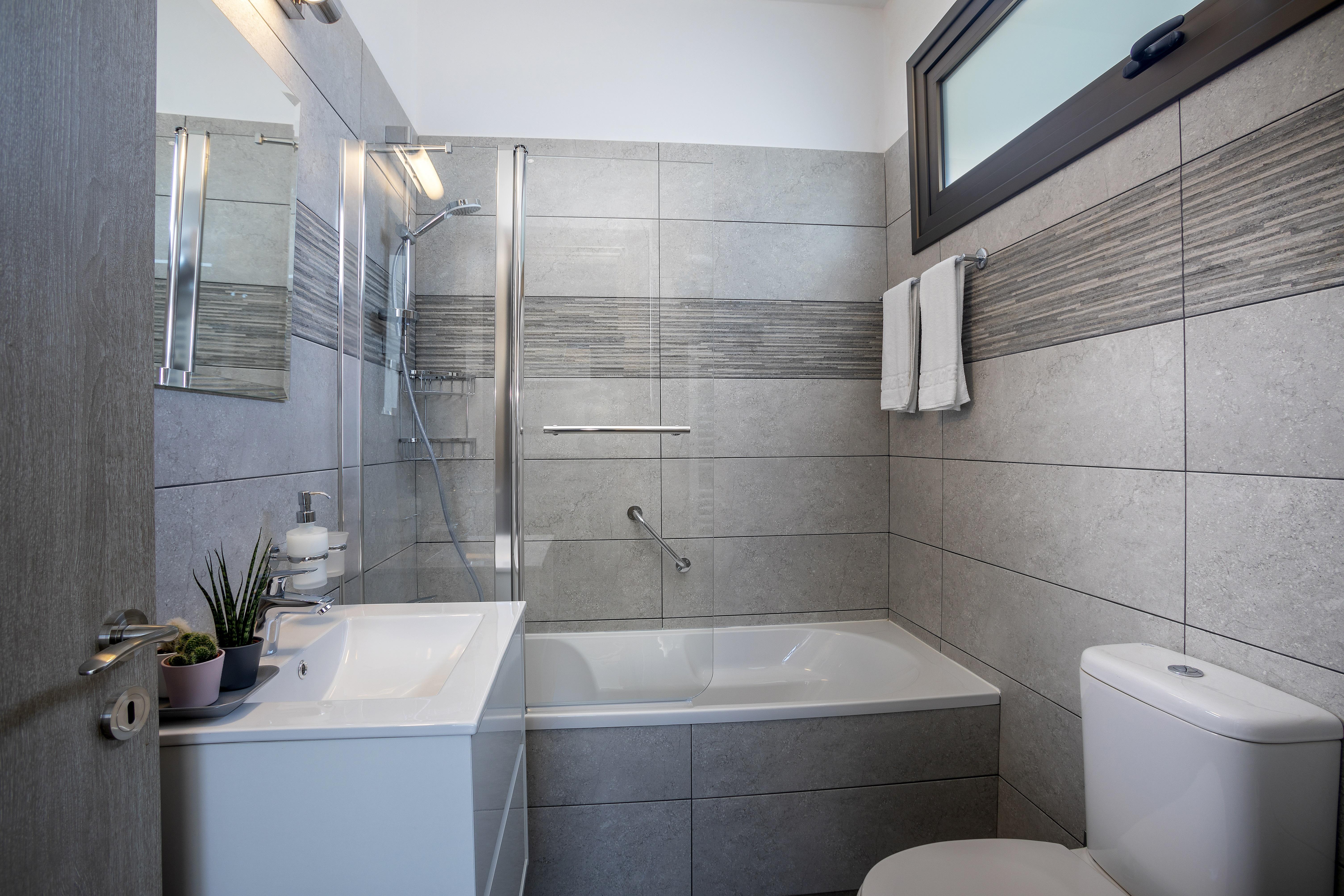 Chris Le Mare Luxury *