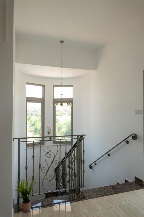 Villa Rafaella Villa- Pvt Pool-near Sea/beach *