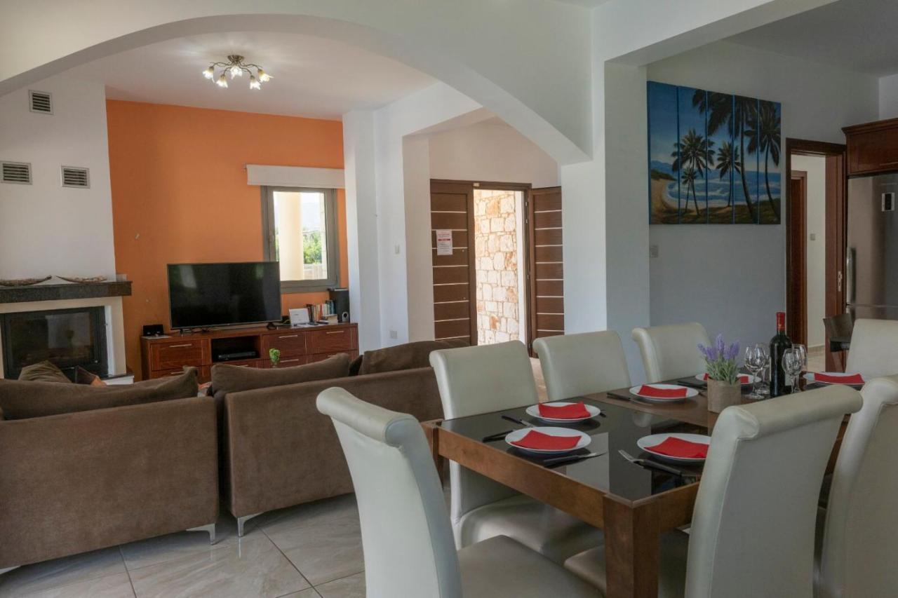 Villa Rafaella Villa- Pvt Pool-near Sea/beach