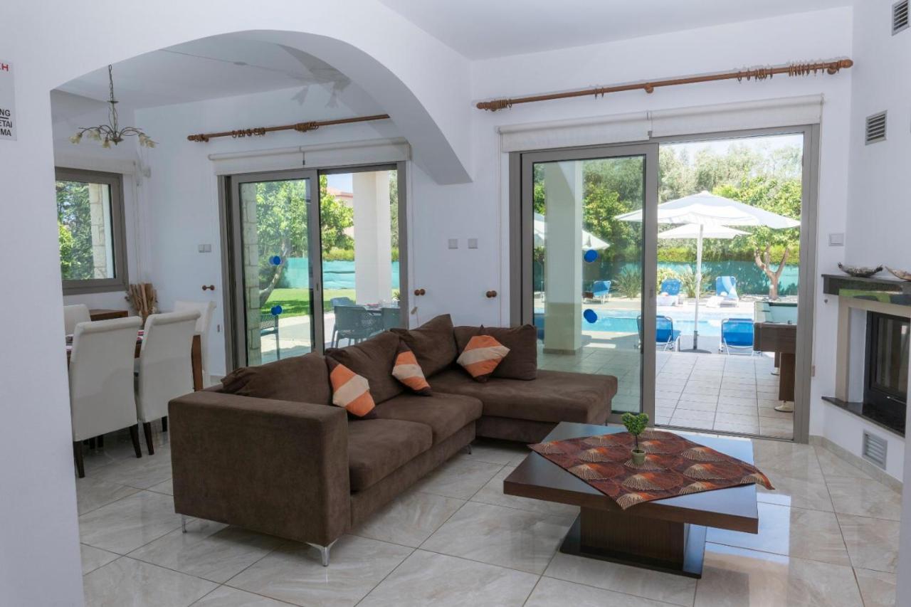 Villa Rafaella Villa- Pvt Pool-near Sea/beach