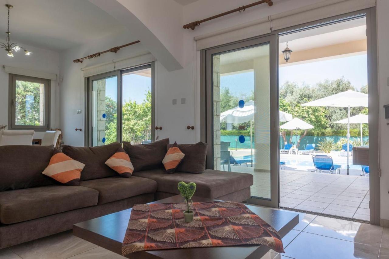 Rafaella Villa- Pvt Pool-near Sea/beach Villa Argaka