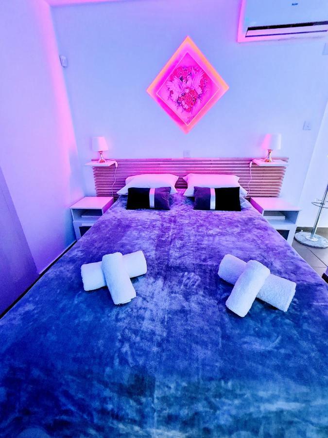 Apartment Hidden Lights Deluxe *