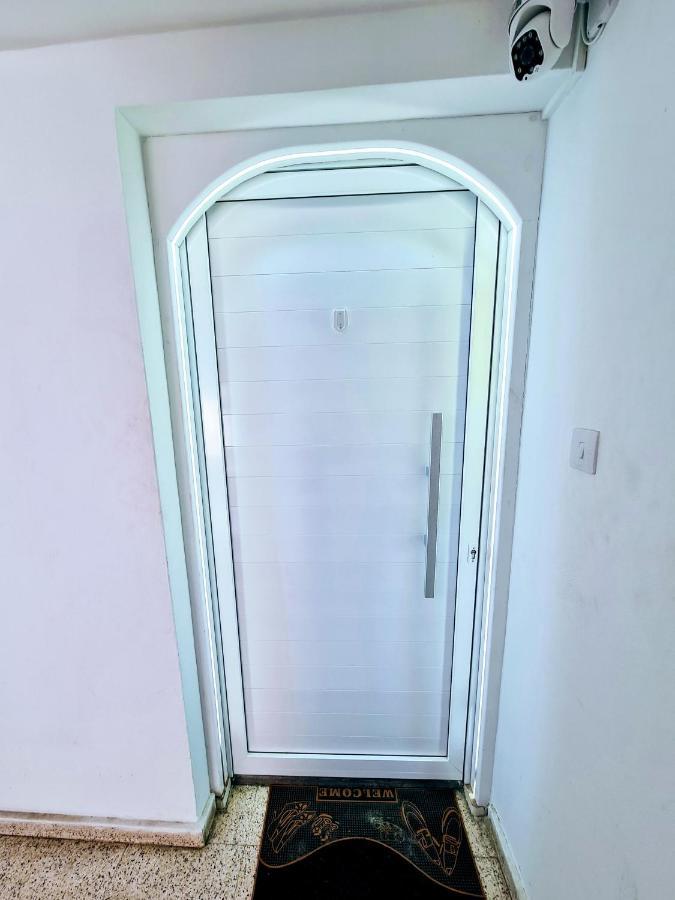 Apartment Hidden Lights Deluxe *
