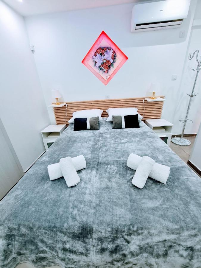 Apartment Hidden Lights Deluxe *