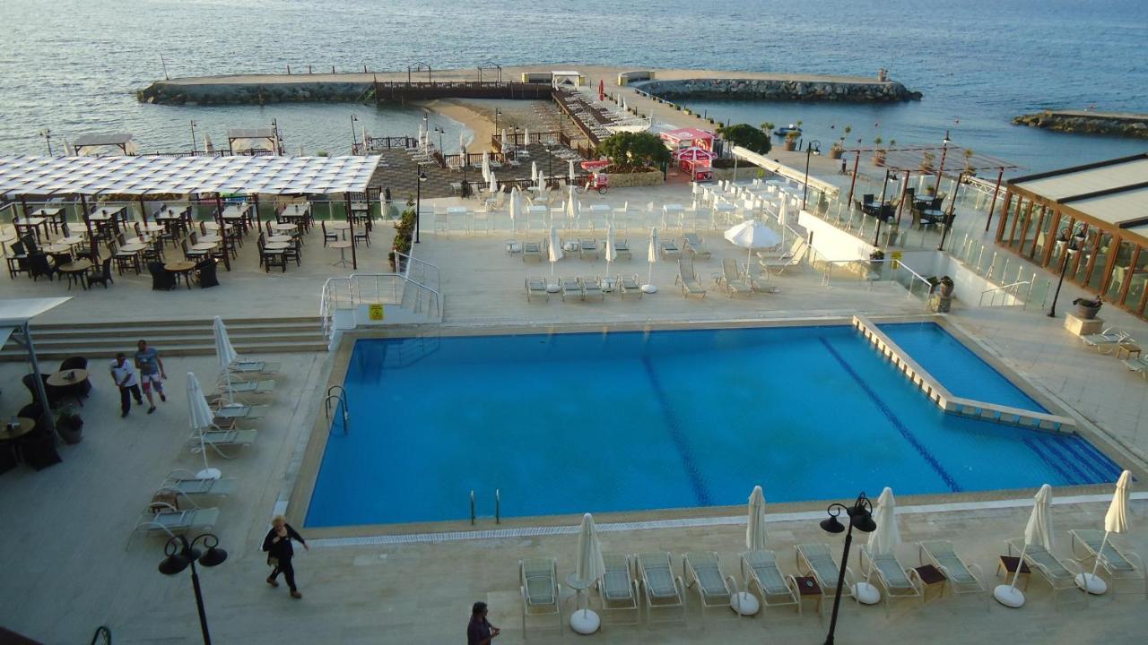 Ada Hotel *