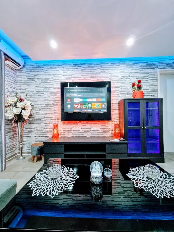 Hidden Lights Deluxe Apartment