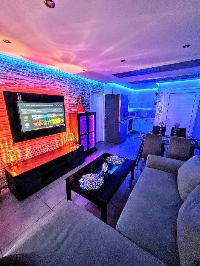 Hidden Lights Deluxe Apartment *