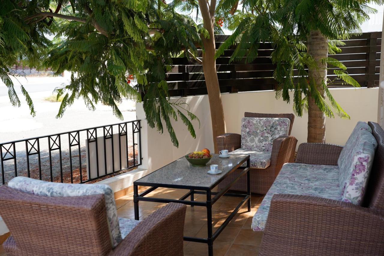 Villa Sirena, Pernera, Valentino *
