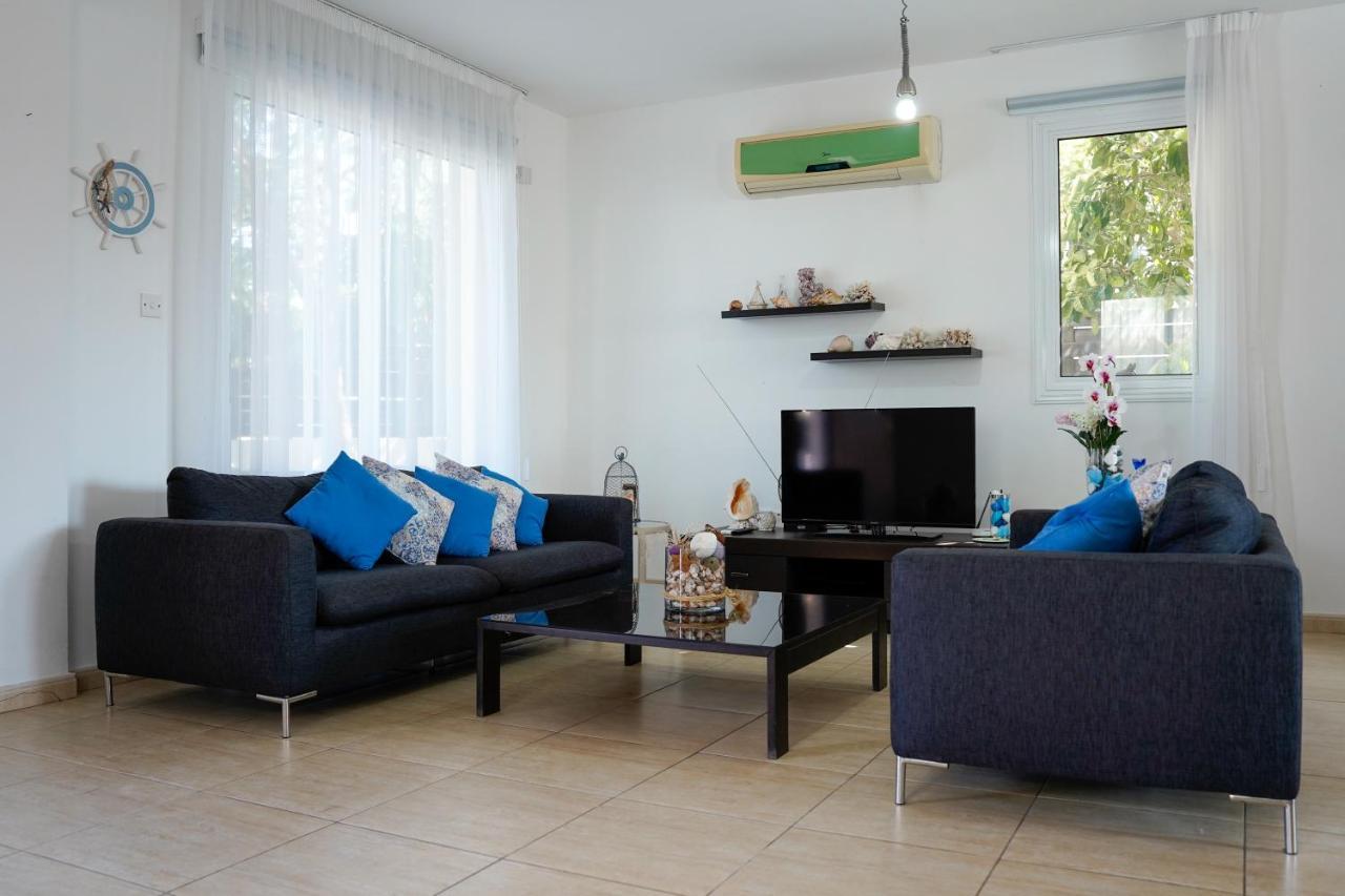 Sirena, Pernera, Valentino Paralimni