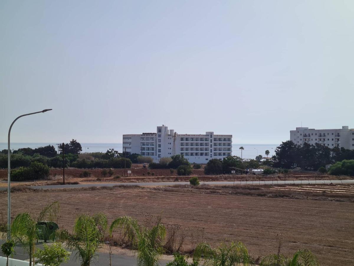 Walk To Center & Beach- Your Dream Escape, Blue Island Villa