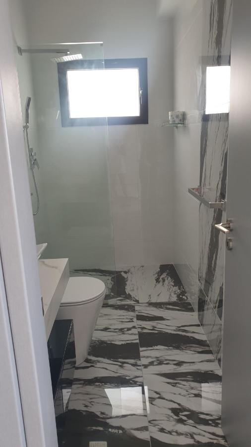 όμορφο καινούργιο σε μικρή πολυκατοικία Apartment *