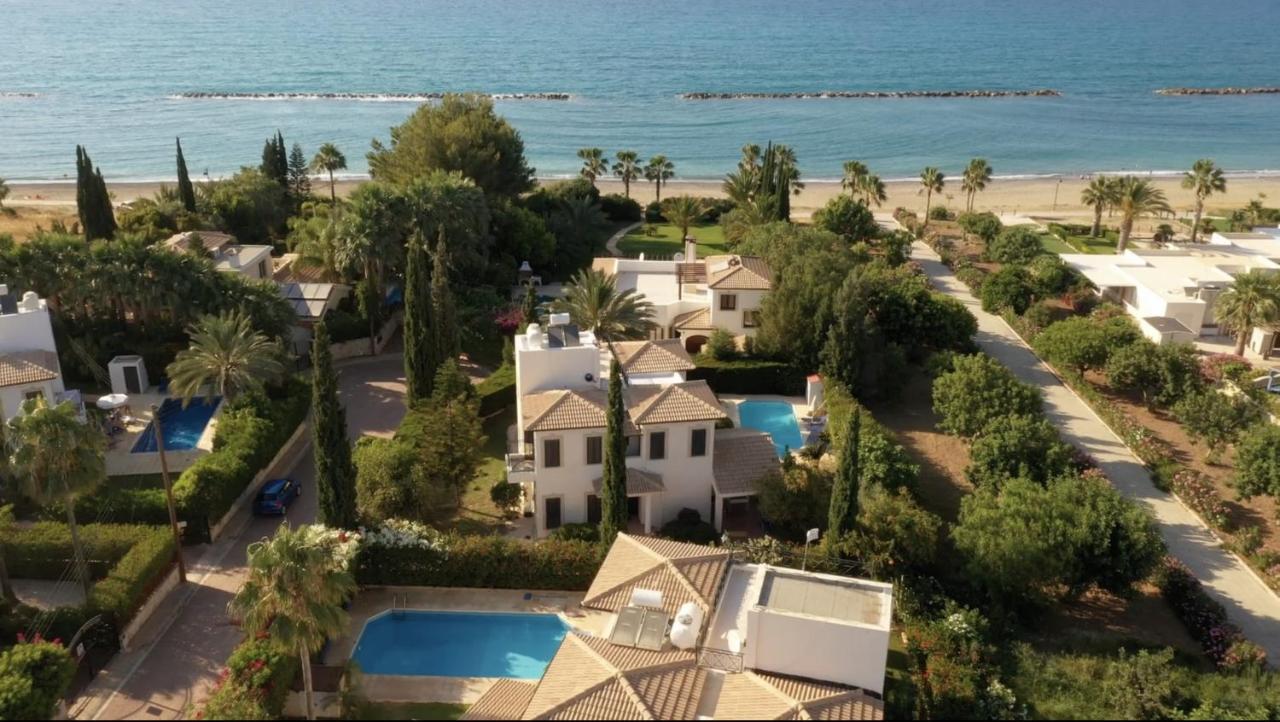 Theos Club Villa Polis