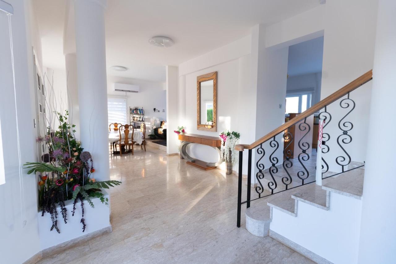 Villa Dene Hollow *