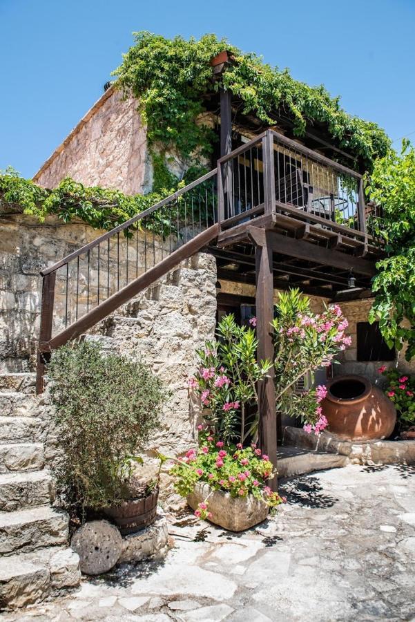 Loxandra Inn