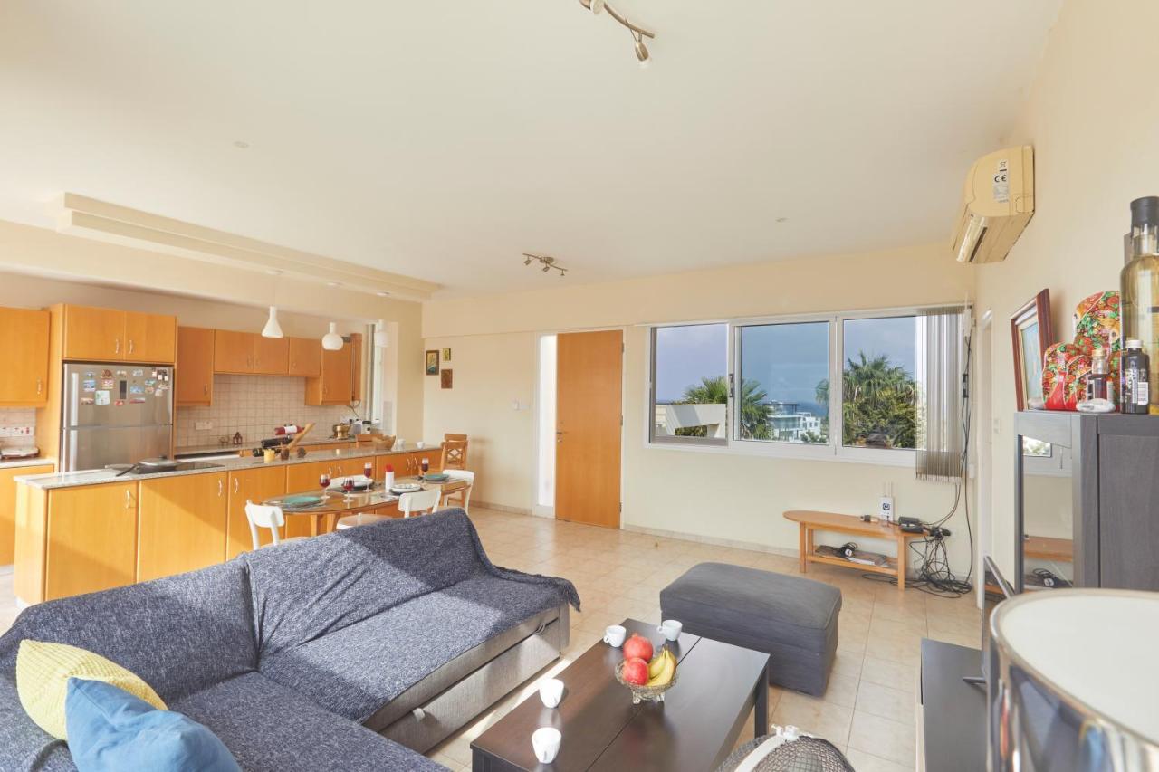 Spectacular Sea View, Private Jacuzzi & Table Pool Apartment