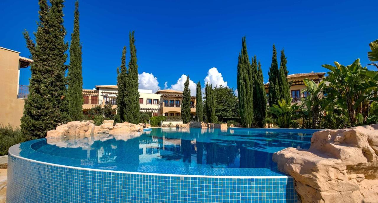 Modern Ap02 - Zodia With Private Garden, Aphrodite Hills Apartment *