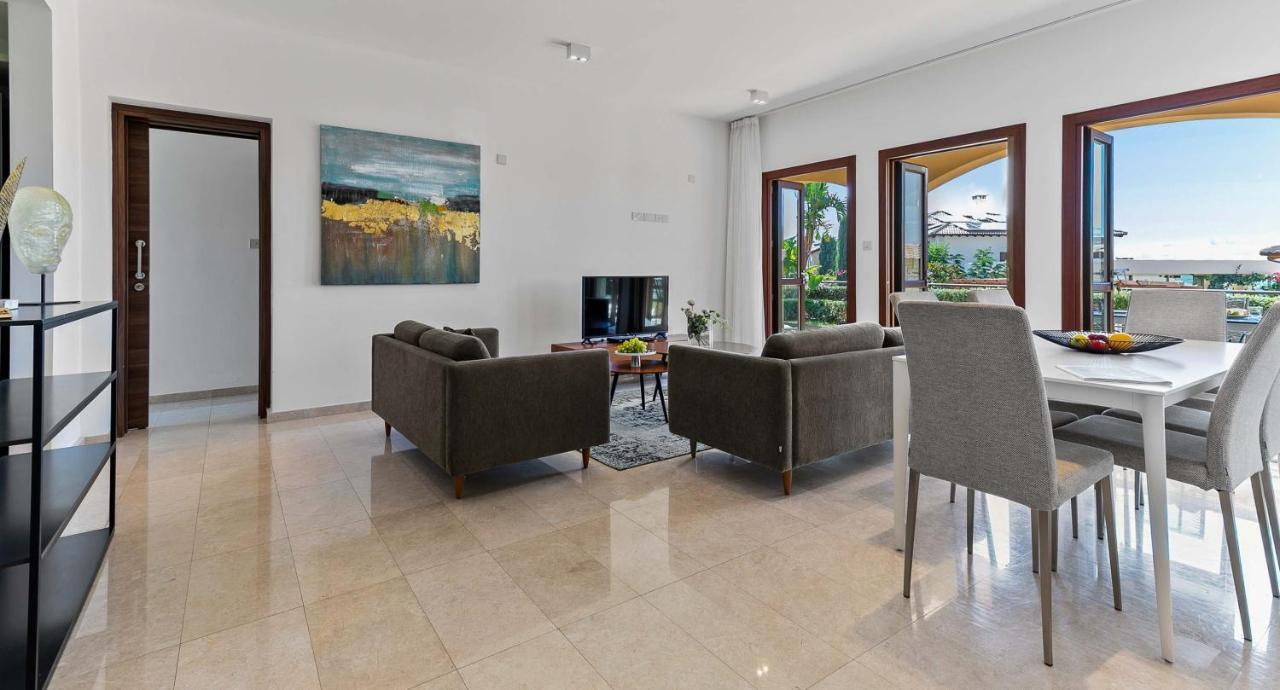 Modern Ap02 - Zodia With Private Garden, Aphrodite Hills Apartment