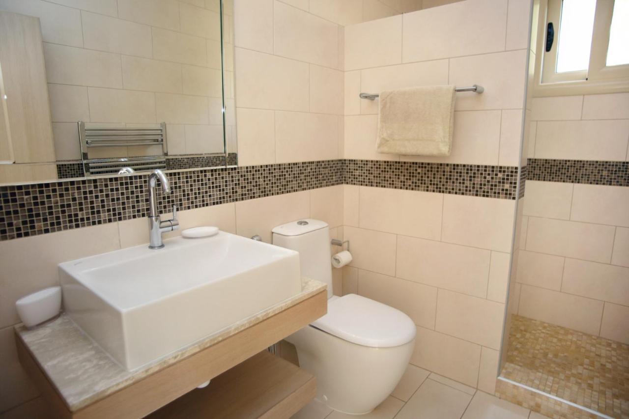 Seafront 5 Bedroom Paradise In Sea Caves Villa