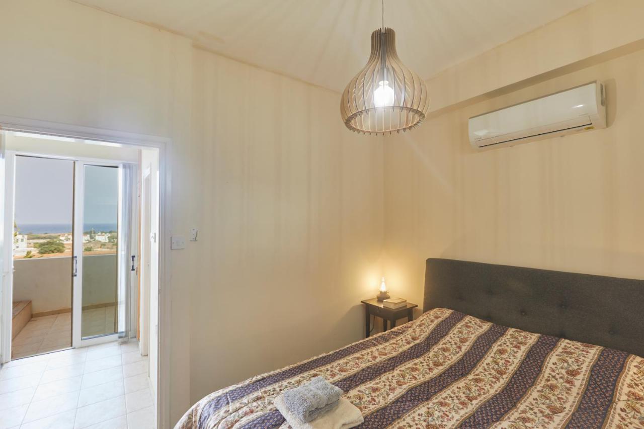 Spectacular Sea View, Private Jacuzzi & Table Pool Apartment *
