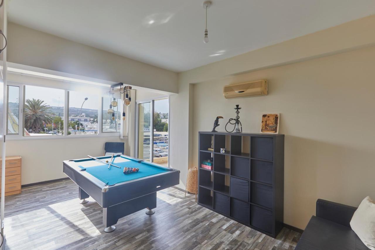 Spectacular Sea View, Private Jacuzzi & Table Pool Apartment