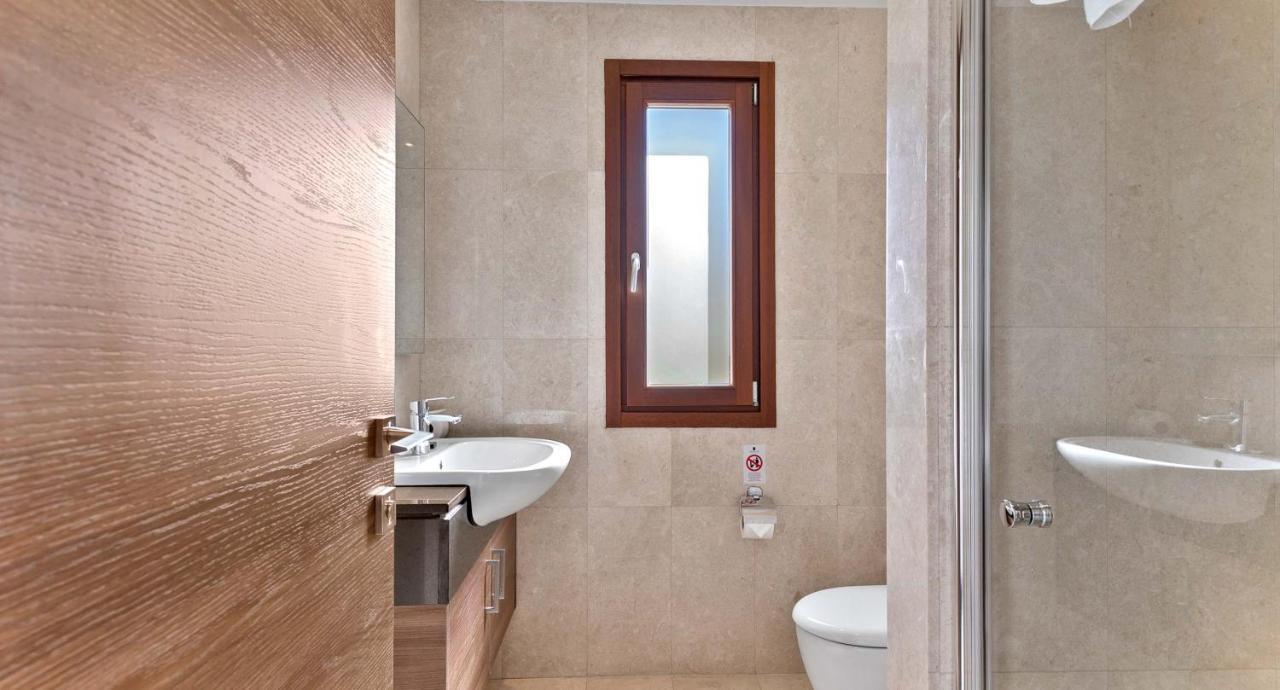Apartment Modern Ap02 - Zodia With Private Garden, Aphrodite Hills