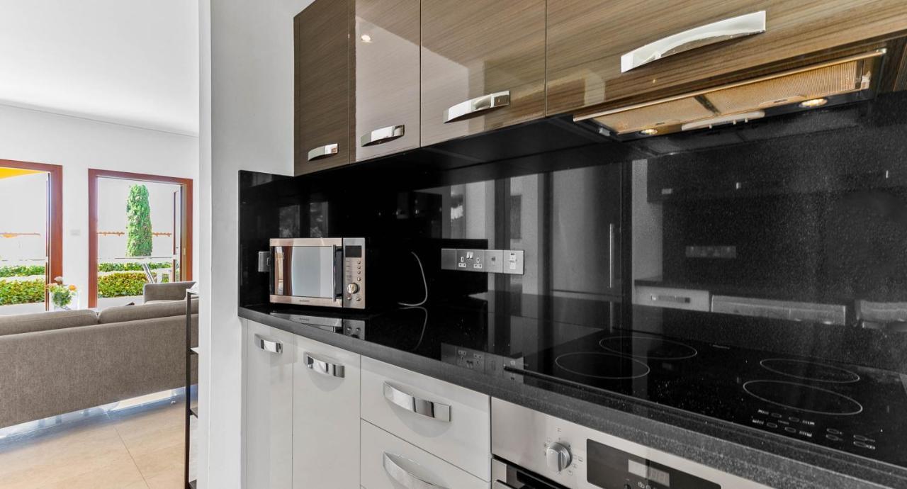 Modern Ap02 - Zodia With Private Garden, Aphrodite Hills Apartment