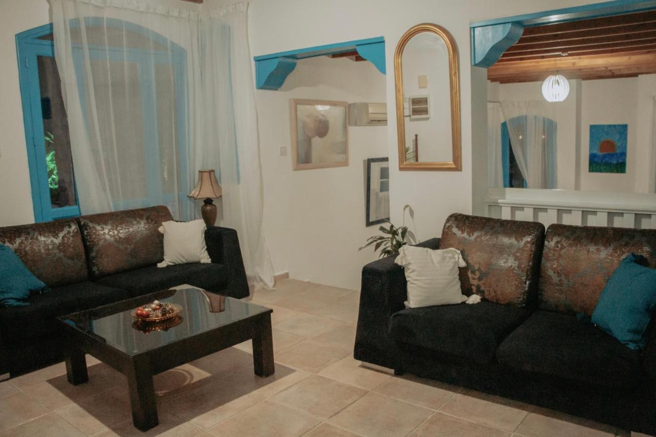 Castle Rock Villa Coral Bay