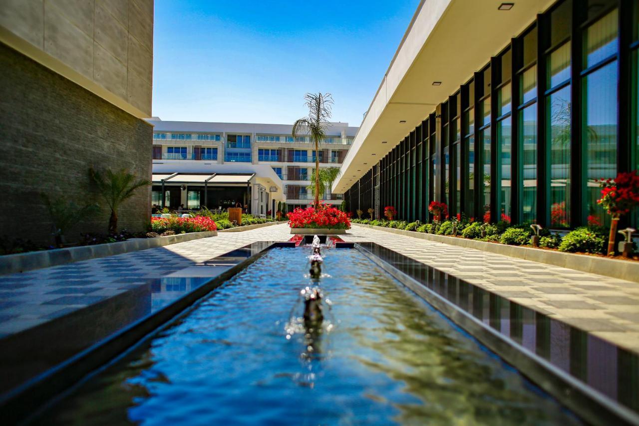 Hotel Courtyard Long