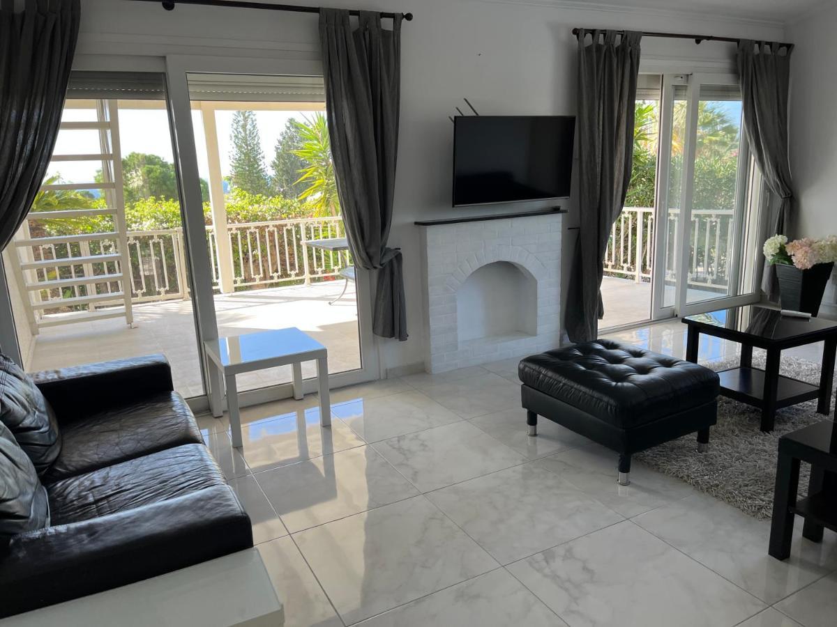 Neyla Four Bedroom Front Villa Coral Bay
