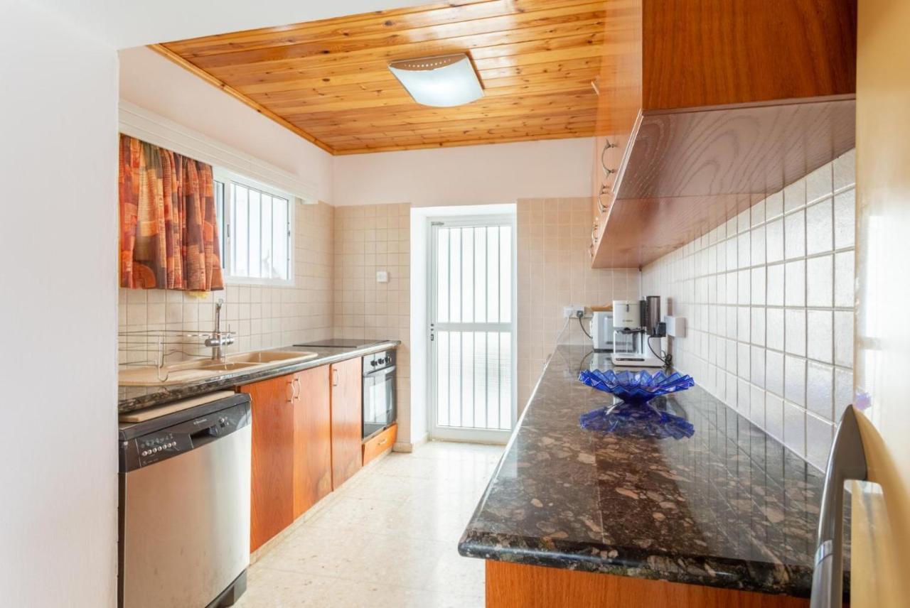 Constantinos Villa *