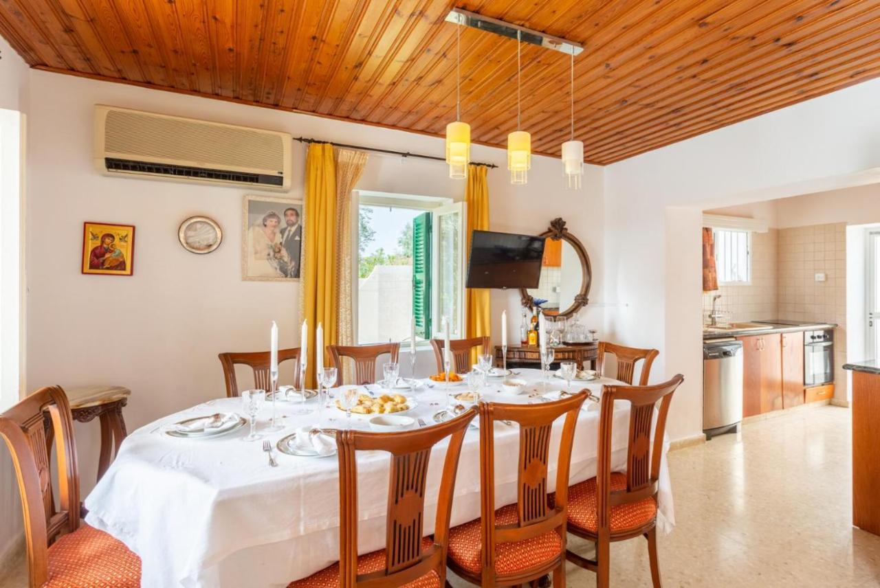 Constantinos Villa *