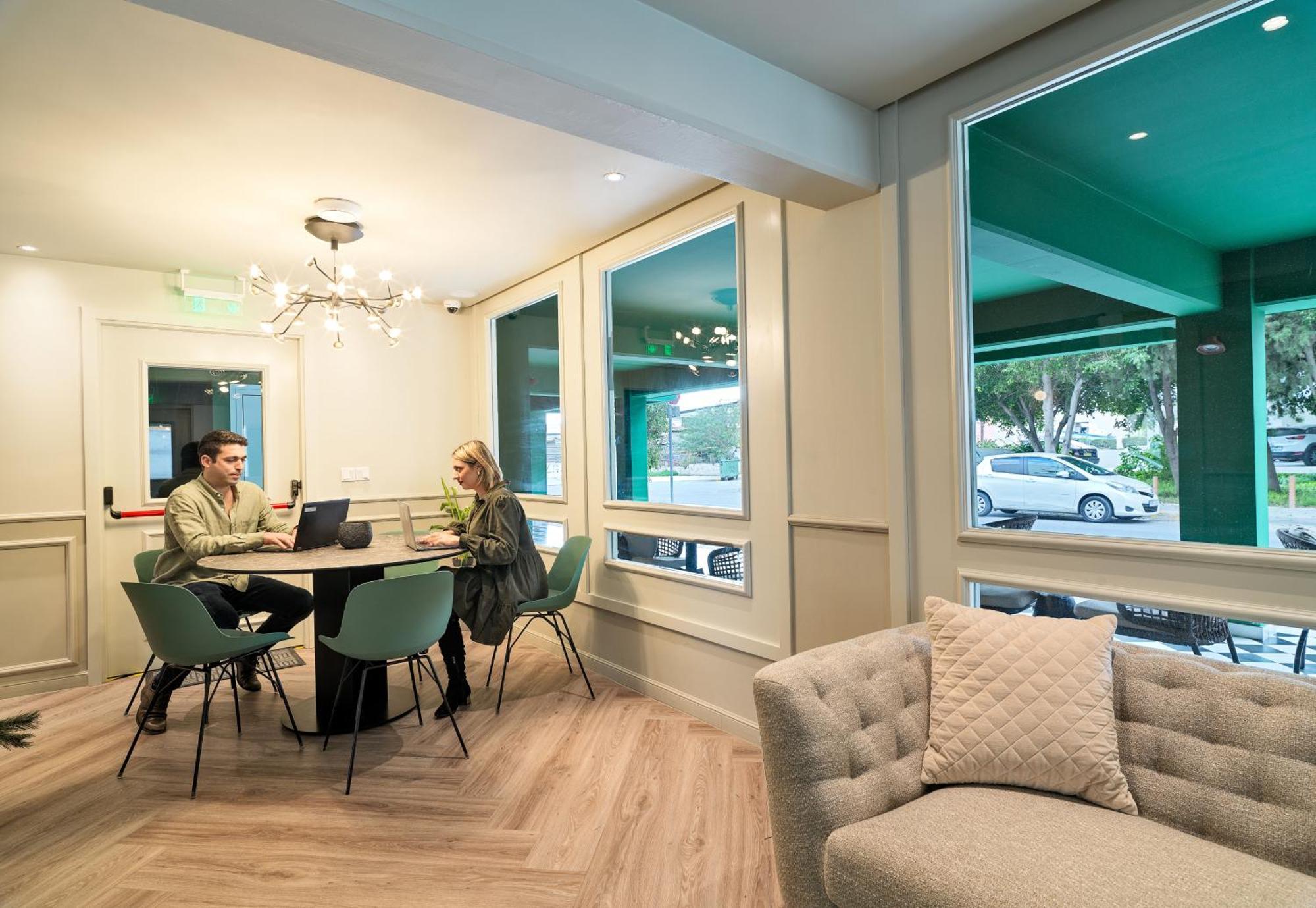 Liv The Adults Only Apartment Larnaca
