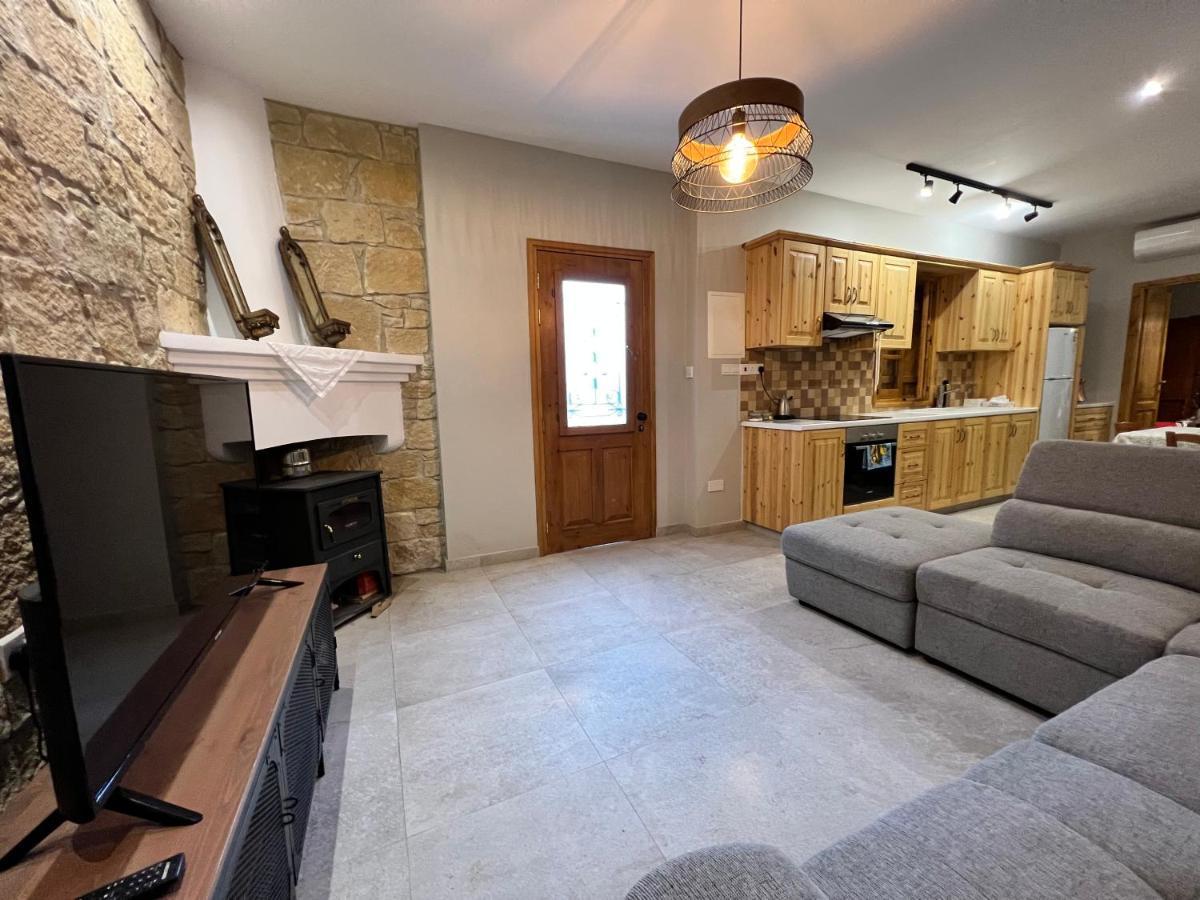Eftis - Renovated Traditional House Holiday home Omodos