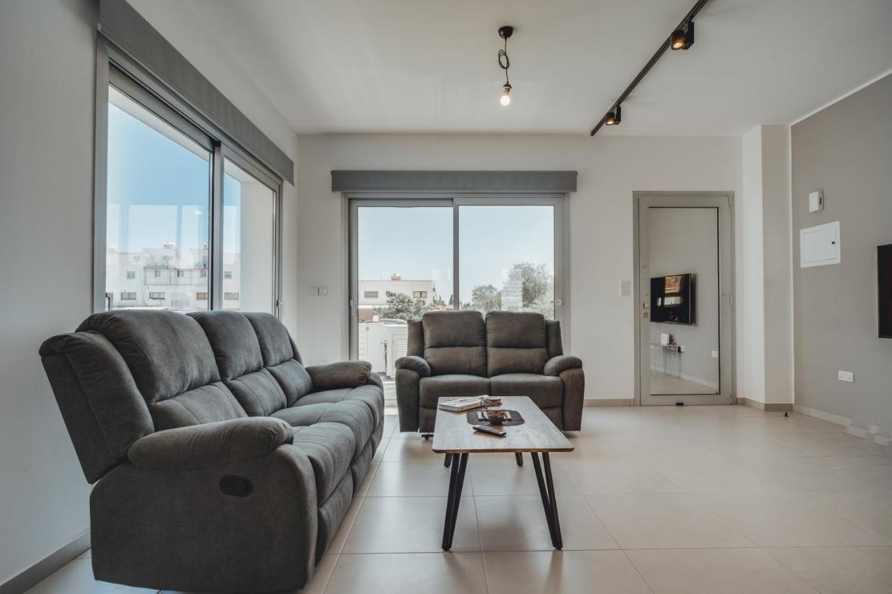 In Style In Modern 3 Bedroom Near Nissi & Square Pousada *