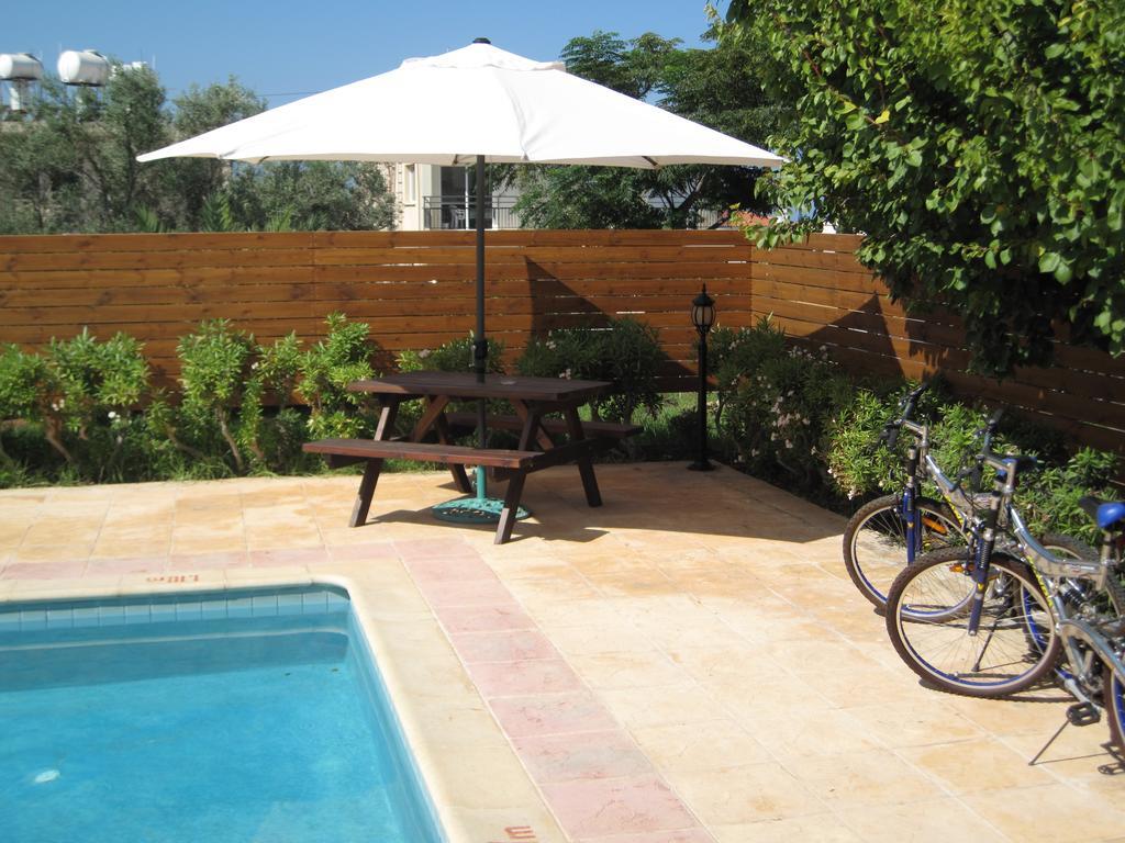 Yvonne * Paphos