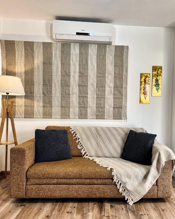 Silver Apartment *