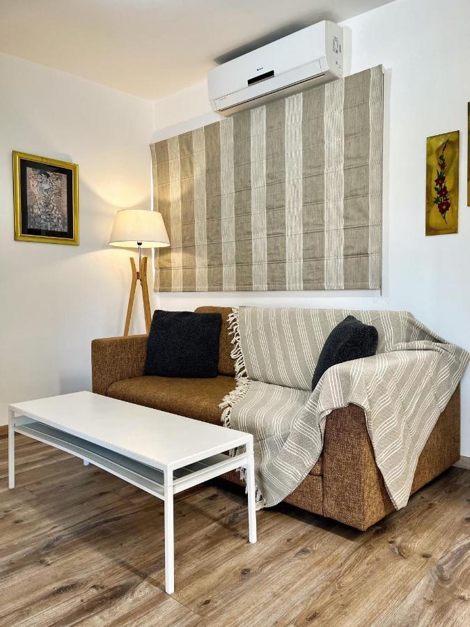 Silver Apartment