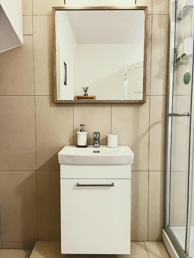 Apartment Silver *