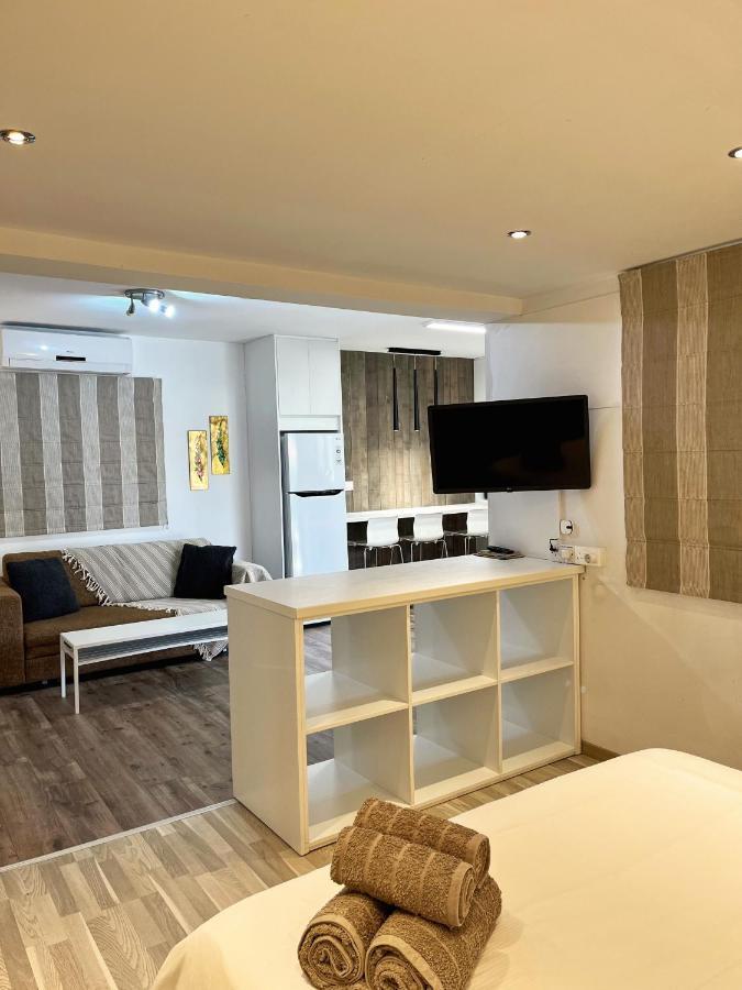 Silver Apartment *