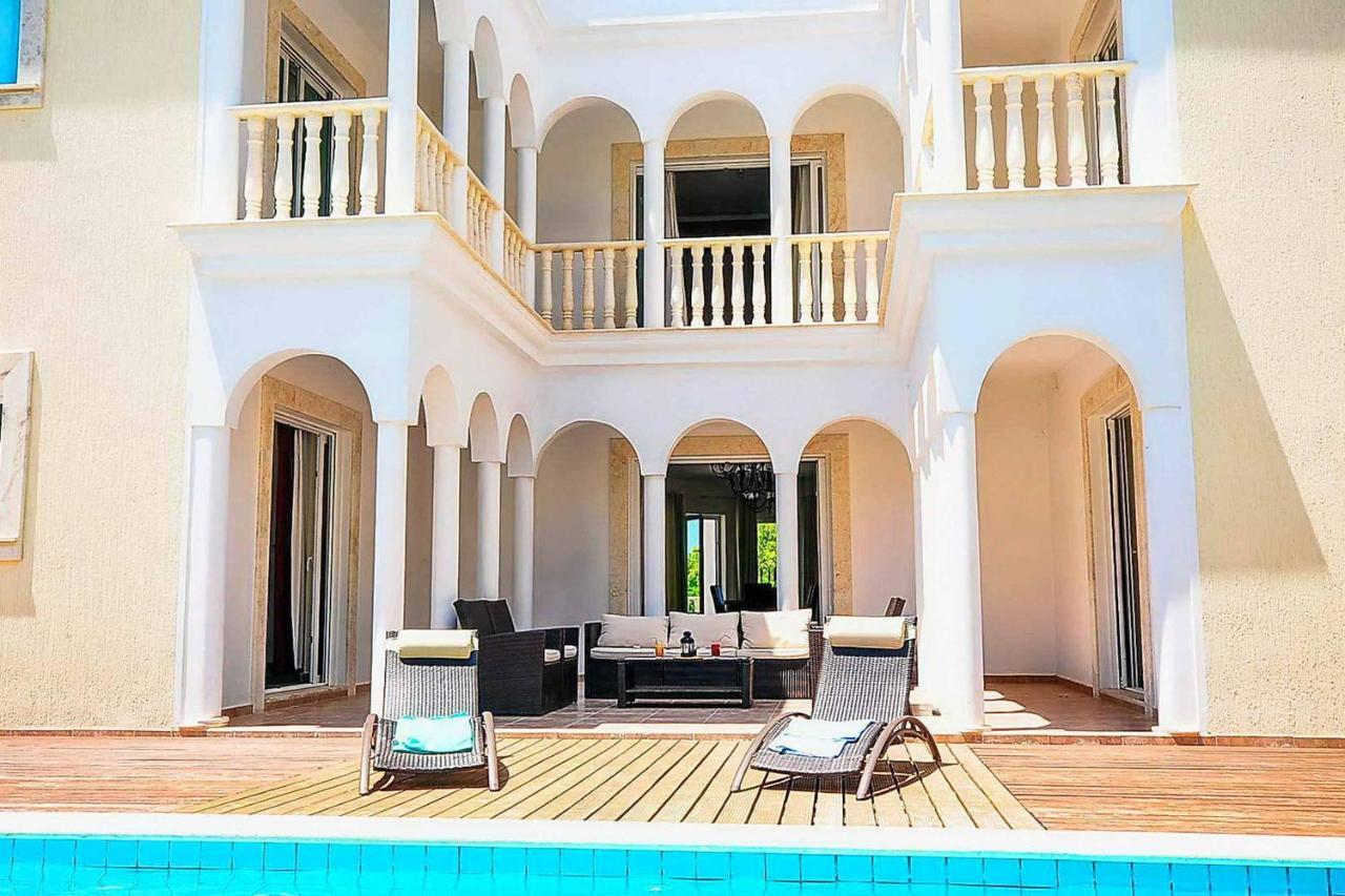 Villa Mansion View