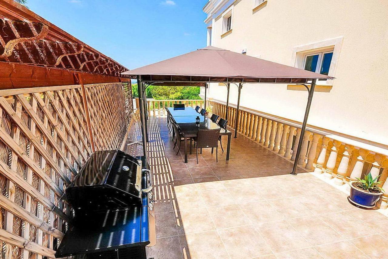 Villa Mansion View *