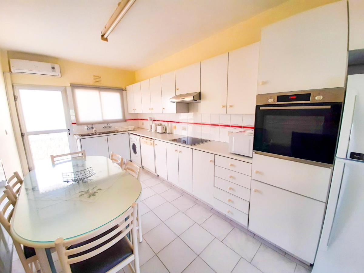 Apartment Samson Sea Breeze, 3bed Sleeps 6, Free Wifi *