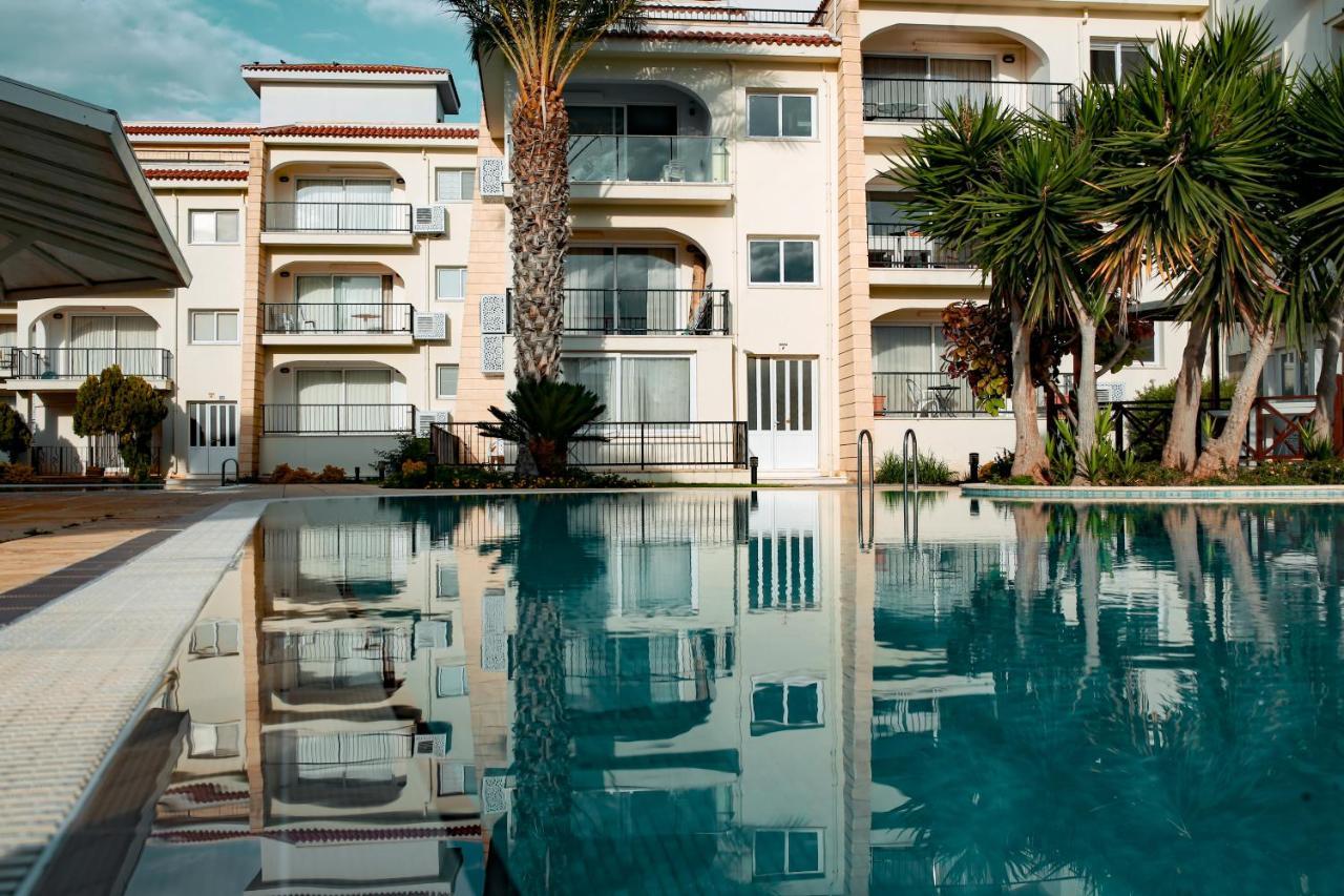 Fantastic 4 Cyprus First Line Beachfront * Boghaz
